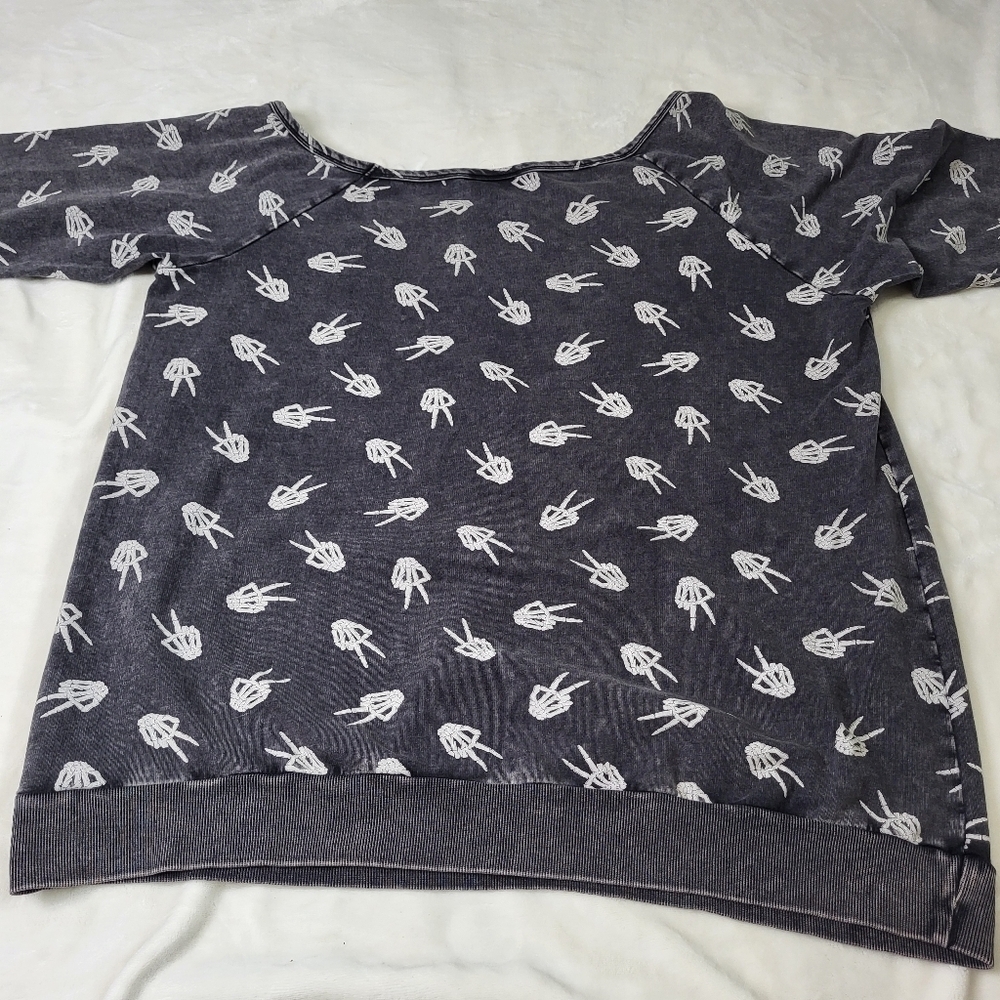 Torrid Lovesick Peace Skeleton Off Shoulder Tunic Sweatshirt Size 3 - Picture 9 of 11